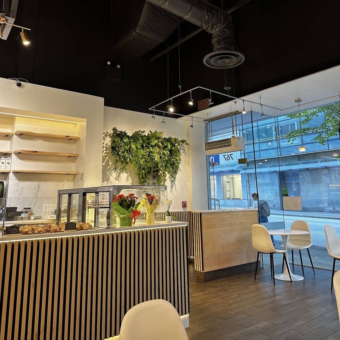 フロントカウンター・バリスタ｜Bloom bakery and cafe／バンクーバーの画像