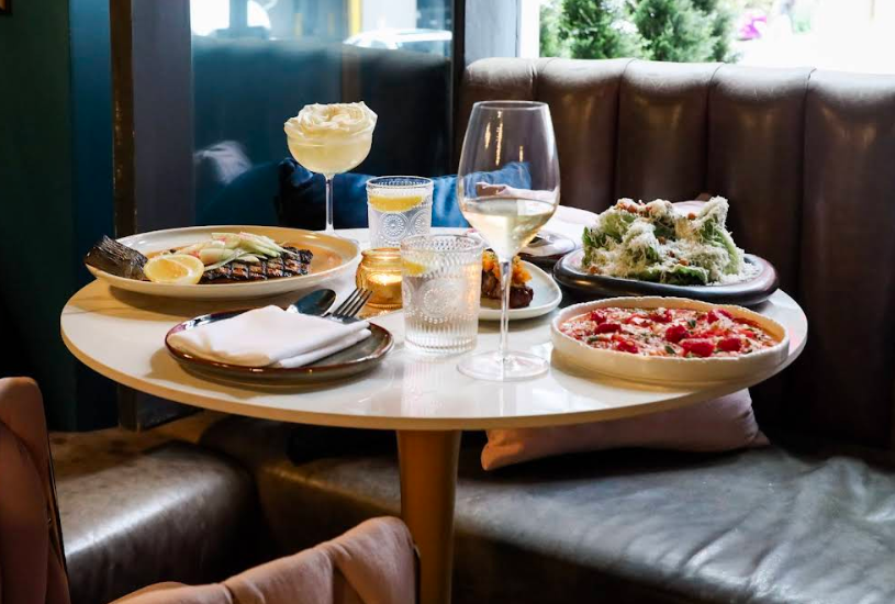 Server Assistant- job post Barの画像